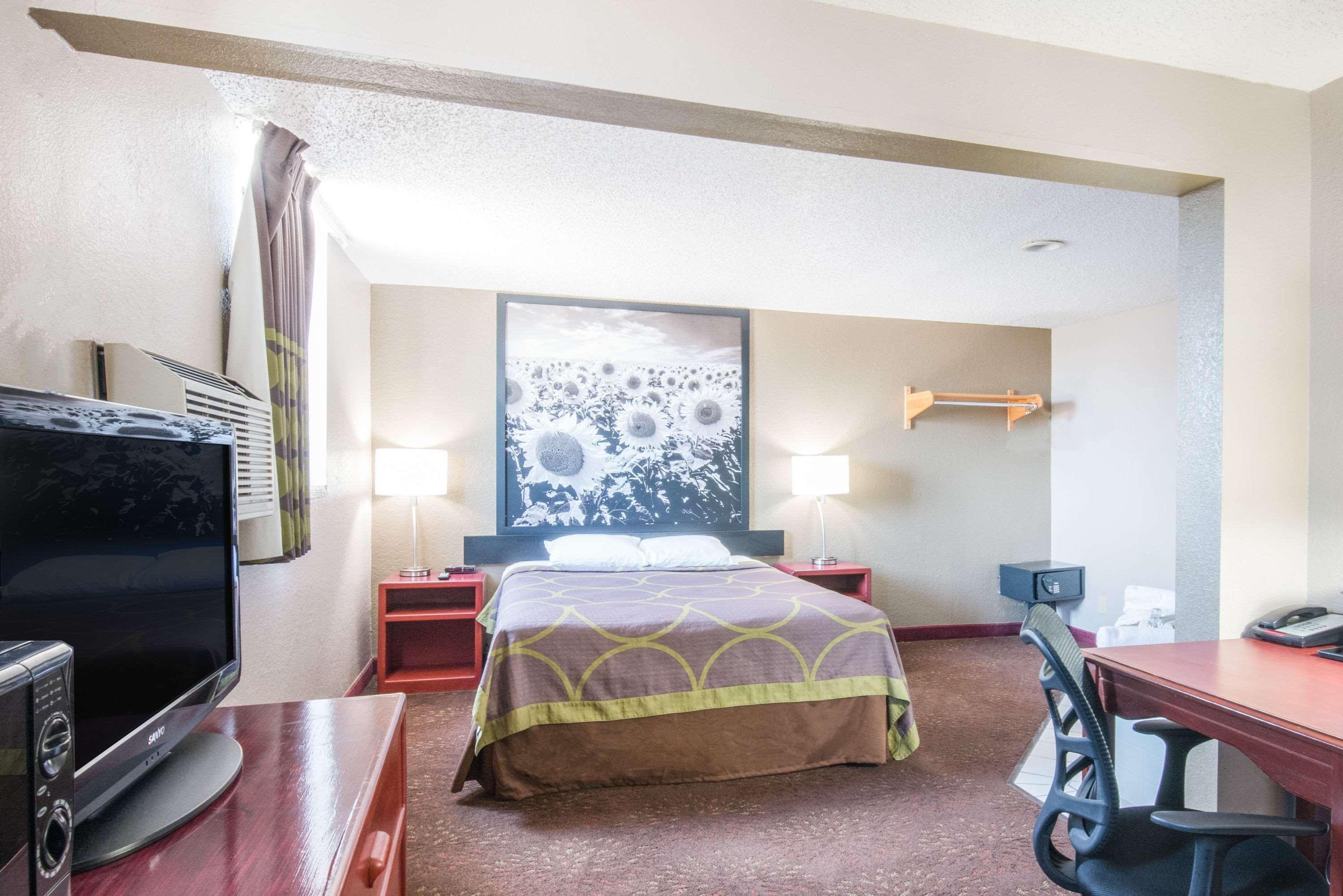 Super 8 By Wyndham Jamestown Exterior photo