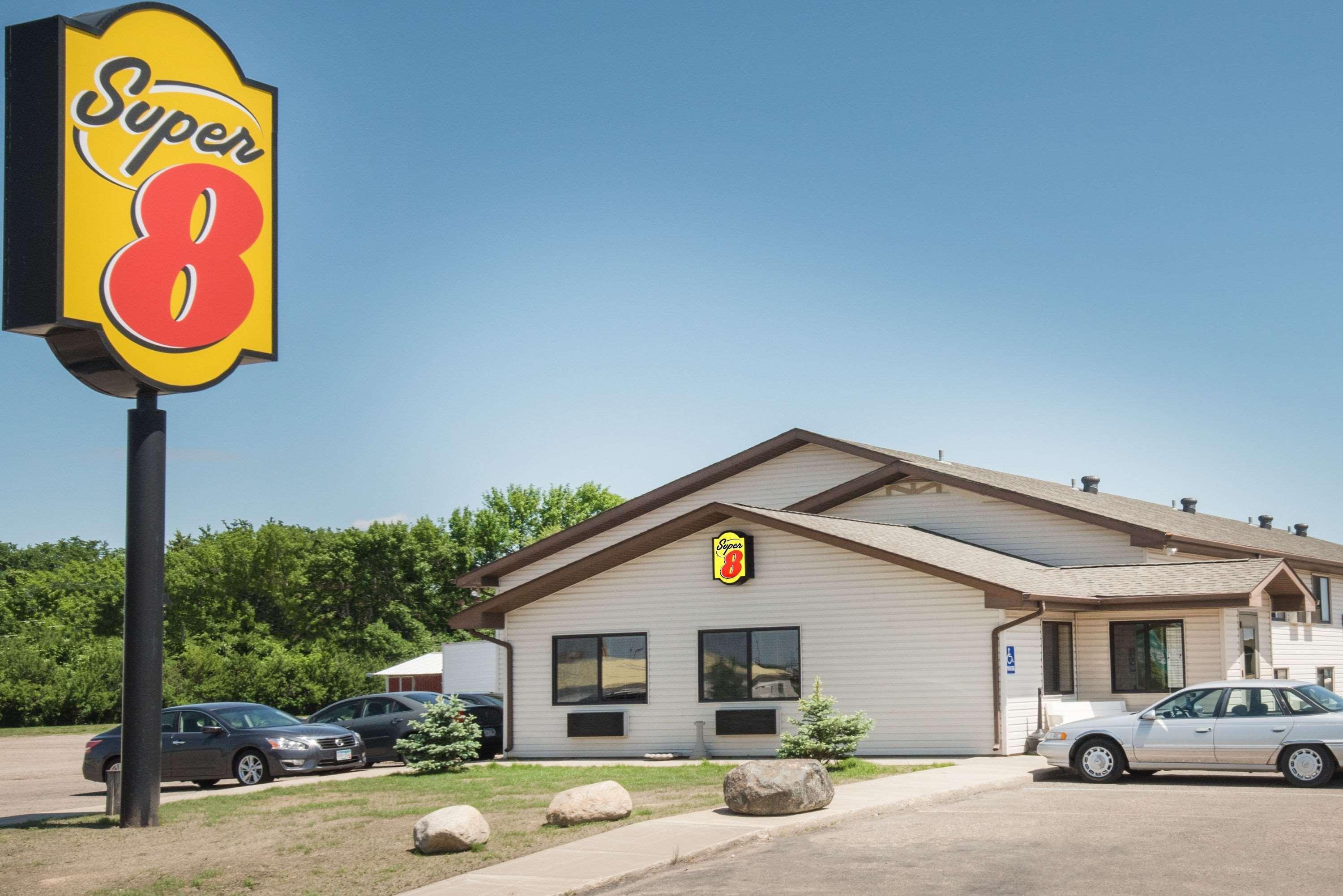 Super 8 By Wyndham Jamestown Exterior photo