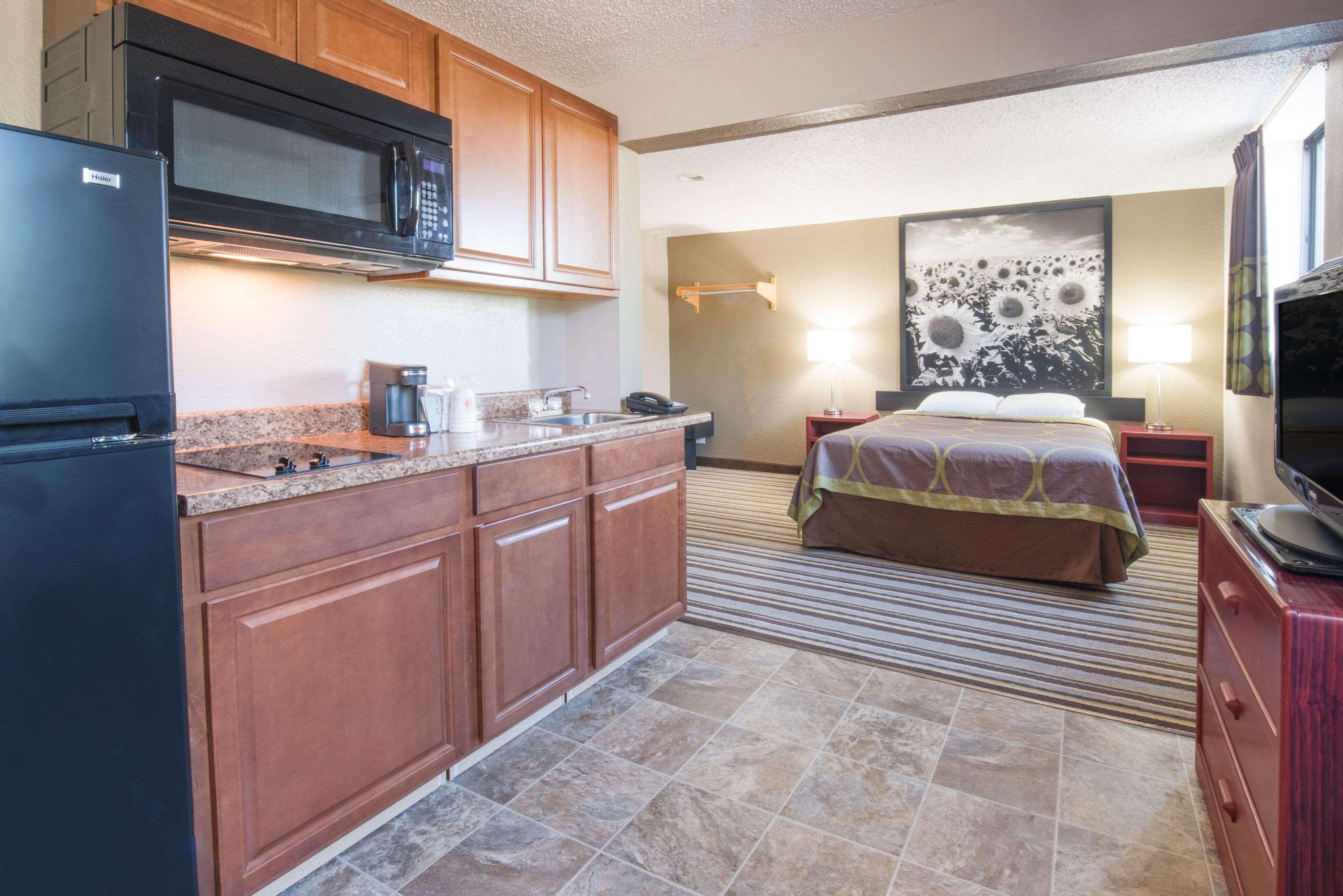 Super 8 By Wyndham Jamestown Exterior photo