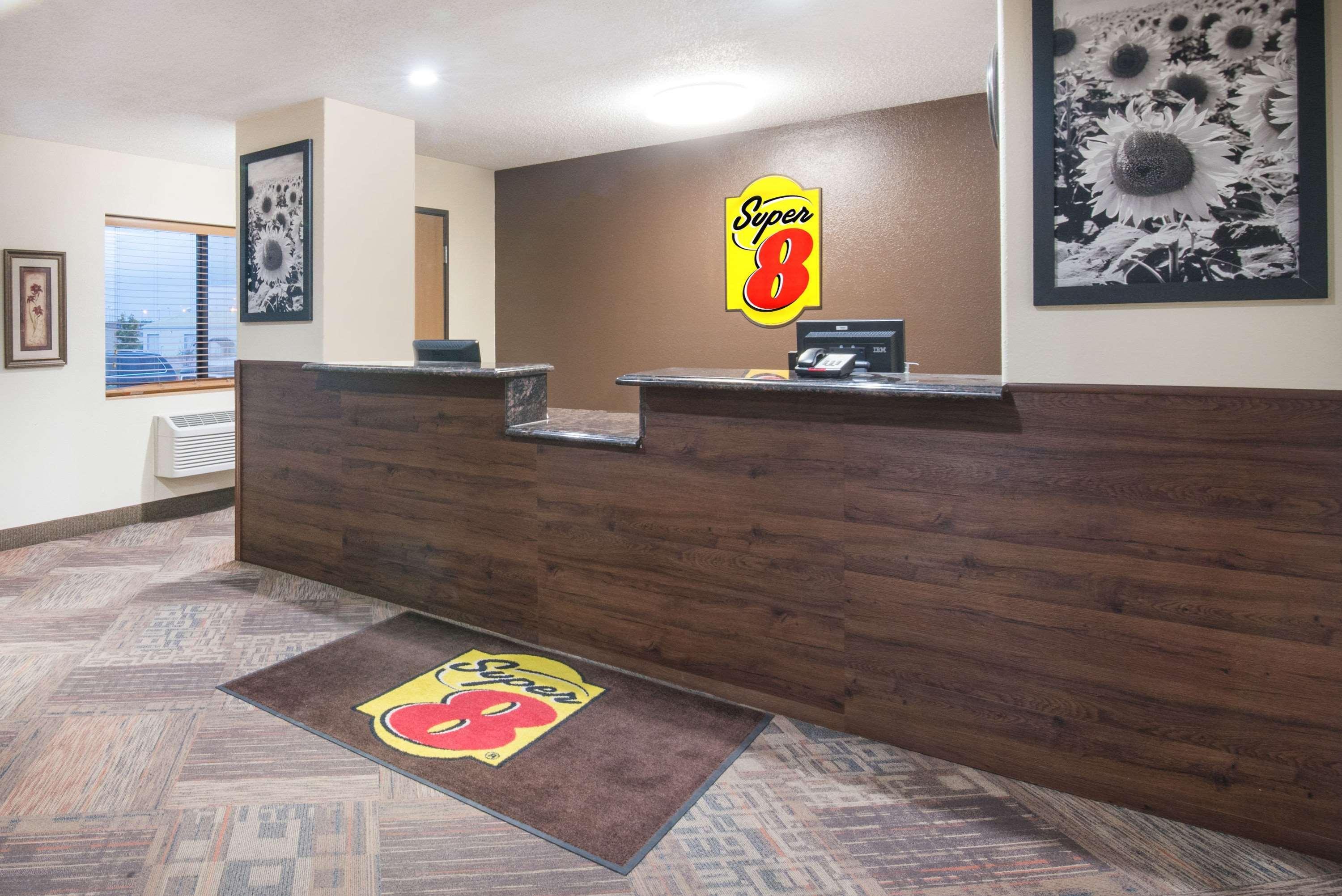 Super 8 By Wyndham Jamestown Exterior photo