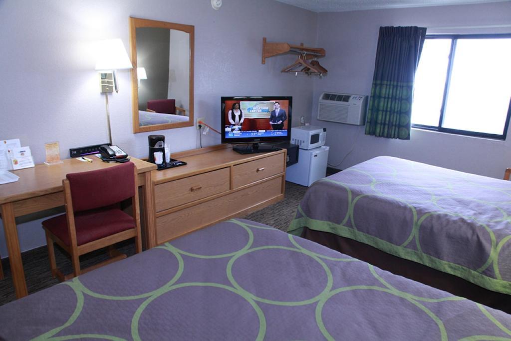Super 8 By Wyndham Jamestown Room photo